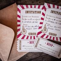 INVITATIONS CIRCUS VINTAGE IVOIRE ET ROUGE + ENVELOPPES X8