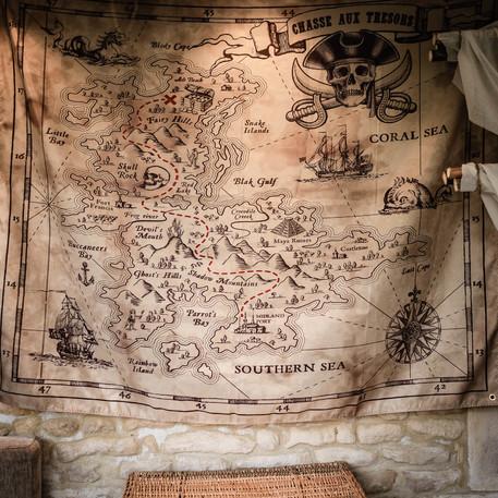 Coupon De Tissu Enfant 100% Coton - Motif Cartes Aux Trésors Pirate - 95x110 Cm